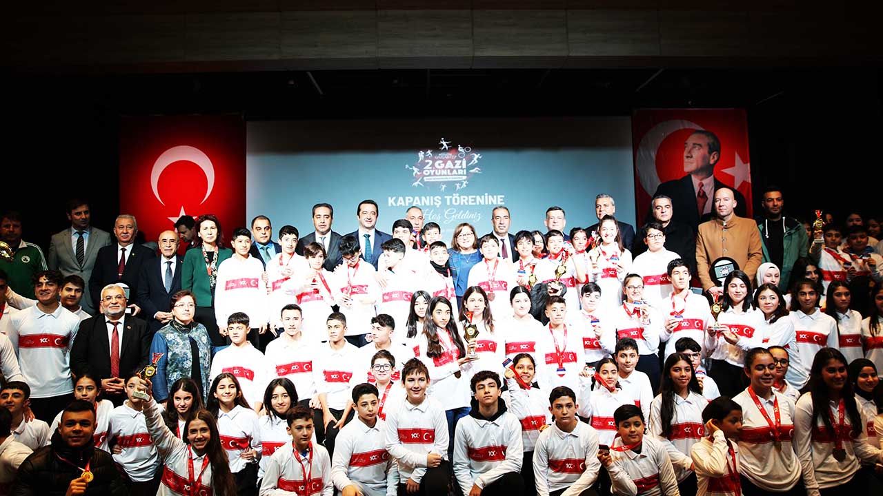 Sani Konukoğlu anısına düzenlenen turnuvada şampiyonlar ödüllerini aldı