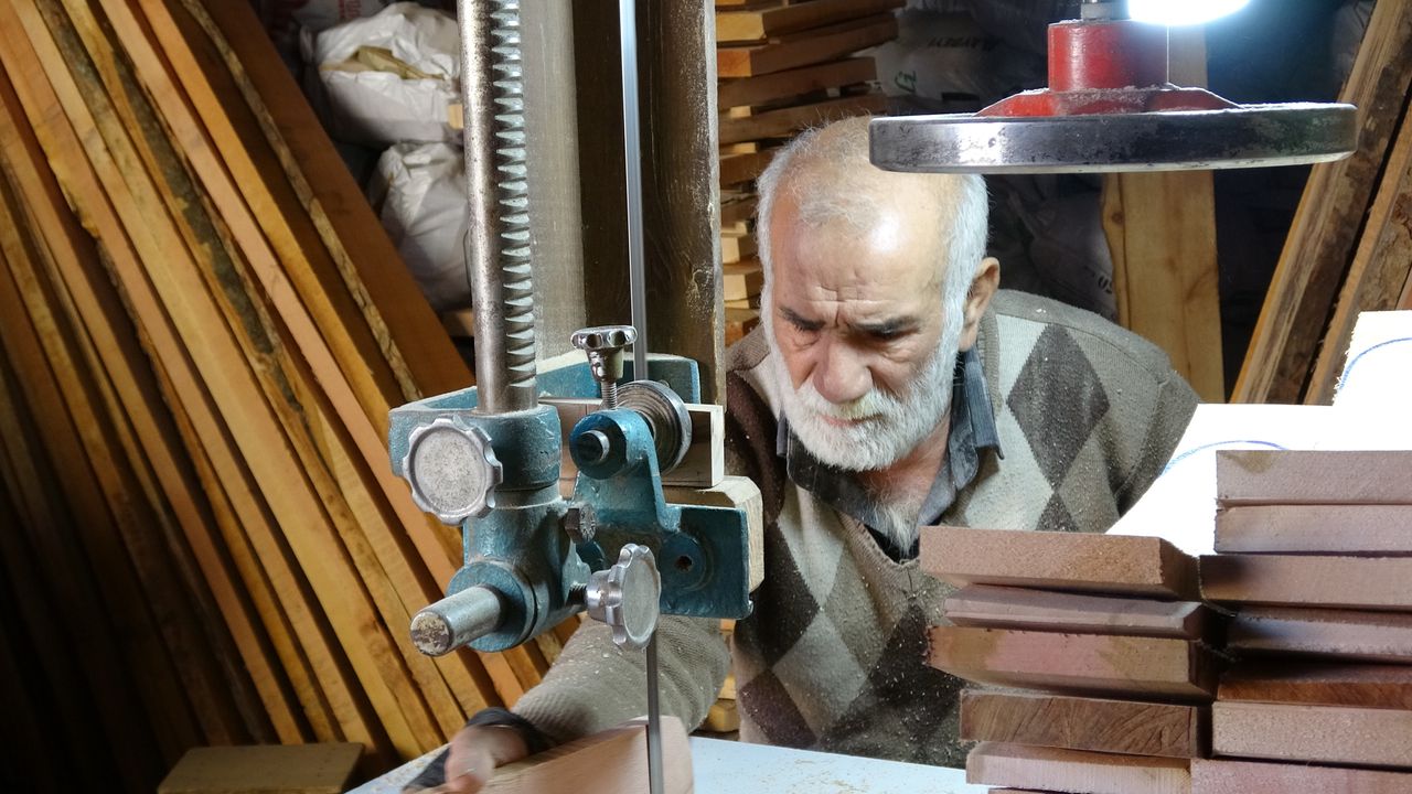 Ahşaba hayat veren eller