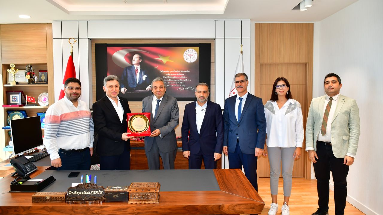 Ali Güven Fincan’a plaket