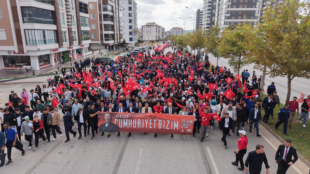 Cumhuriyet ormanı kurdular