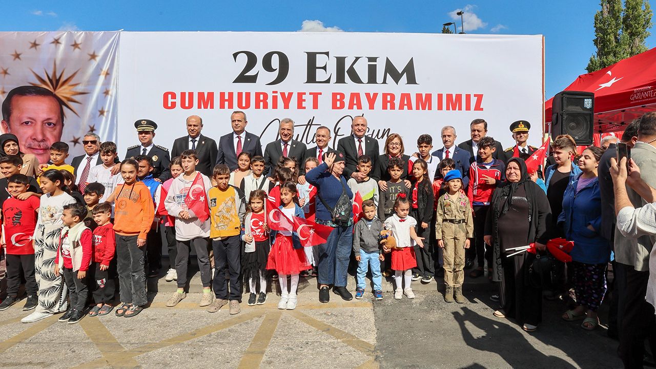 Cumhuriyet Bayramı coşku ile kutlandı