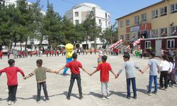 Depremzede çocuklar kutlamada eğlendi