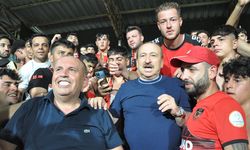 Başkan Yılmaz ve Kalkan taraftarlarla iç içe