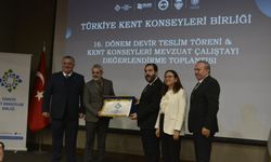 Kent Konseyleri Birliğinde bayrak Hasan Soygüzel’de