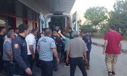 Çocuğunu kanaldan kurtardı