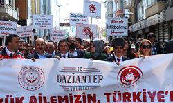 Eş zamanlı yürüdüler