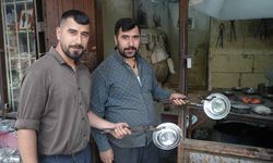 Kalaycı ikizler, mesleği yaşatıyor