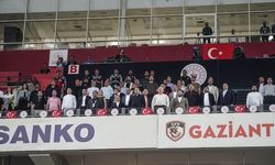 Kimsenin ağzını bıçak açmıyor