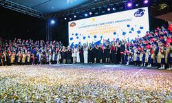 Minikler kep attı
