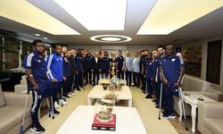 Şampiyonlar kupayı başkanlarına getirdi
