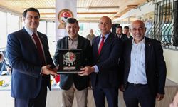 Umut Yılmaz'dan Fadıloğlu'na plaket