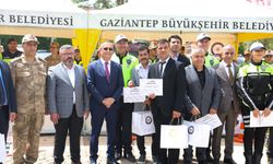 Vali'den başarılı şoföre ödül