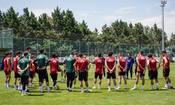 10 futbolcu yoktu