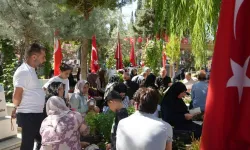 Bayram öncesi şehitliklere akın