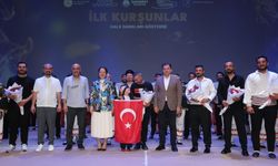 “İlk Kurşunlar” Gösterisi Ayakta Alkışlandı: