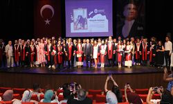 Mimarların mezuniyet sevinci
