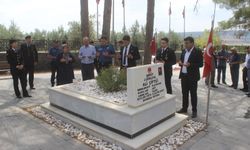 Şehitlikte duygusal anlar