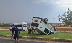 Takla atan minibüsten yara almadan kurtuldu