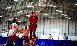 Dev adamlar Cedi Osman'a karşı