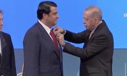 ROZETİNİ ERDOĞAN TAKTI