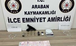 Ruhsatsız tabanca ile yakalandı