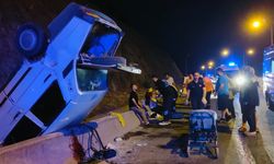 Aynı yönde iki otomobil kaza yaptı