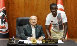 Camara’da imzaladı