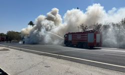 Ev eşyası yüklü tır yandı