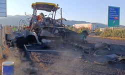 Freni patlayan mısır yüklü tır kaza yaptı