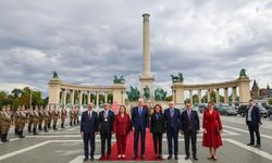 Meçhul Asker Anıtı’na çelenk bıraktılar