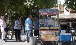 40 yıldır karadut suyu satıyor