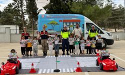 Öğrencilere trafik kuralları anlatıldı