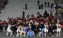 Taraftarlarla kutladılar