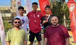 Yaşından büyük rakiplerini yendi