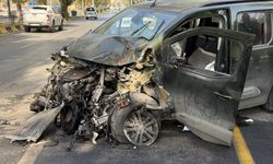 Aydınlatma direğine çarptı