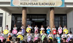 Kızılhisar İlkokulu alkış aldı