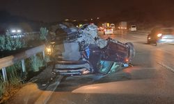 Otomobil bariyerlere çarptı