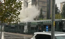 Tramvaya yıldırım isabet etti