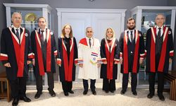 Akademisyenler için ünvan töreni