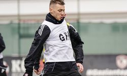 İki futbolcuya uyarı