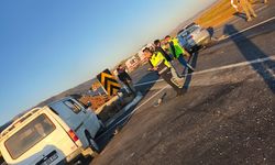 Otomobil ile kamyonet çarpıştı: 5 yaralı