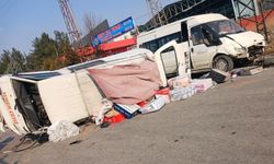 Servis ile panelvan çarpıştı