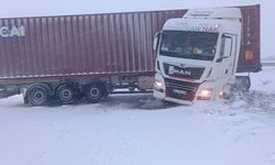 Sorumsuz tır şoförü trafiği felç etti