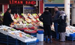 Balık hali dolup taşıyor