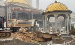 Cami avlusu yağışa dayanamadı