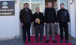 Çöp yerine para dolu poşeti çöpe attı