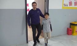 Öğrencisini heimlich manevrasıyla kurtardı