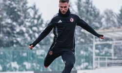 Sevinci kurağında kaldı