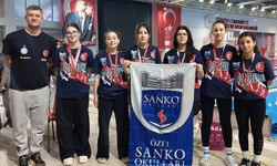 Yüzmede bölge şampiyonu oldular