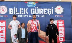 Bilek Güreşi’nden madalya ile döndüler
